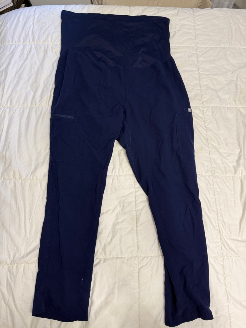 Figs Straight Leg Scrub Pants in Navy